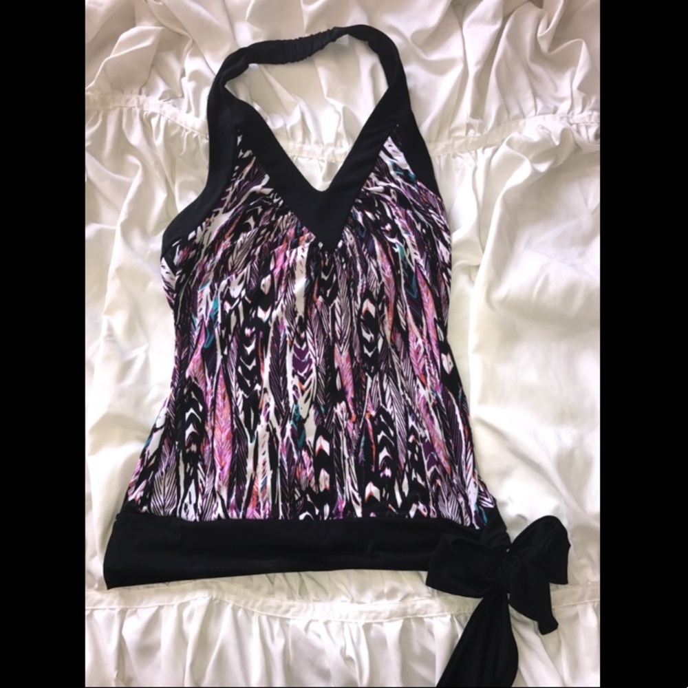 Abstract patterned top